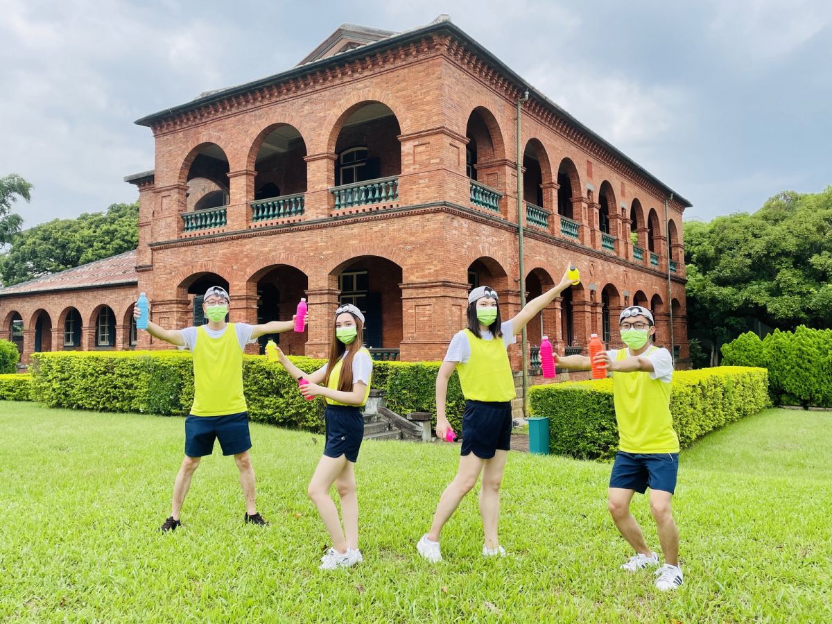 ▲淡水古蹟變身健身房與大家一起動茲動，精心設計一套4種的古蹟運動式。（圖／新北市立淡水古蹟博物館提供）
