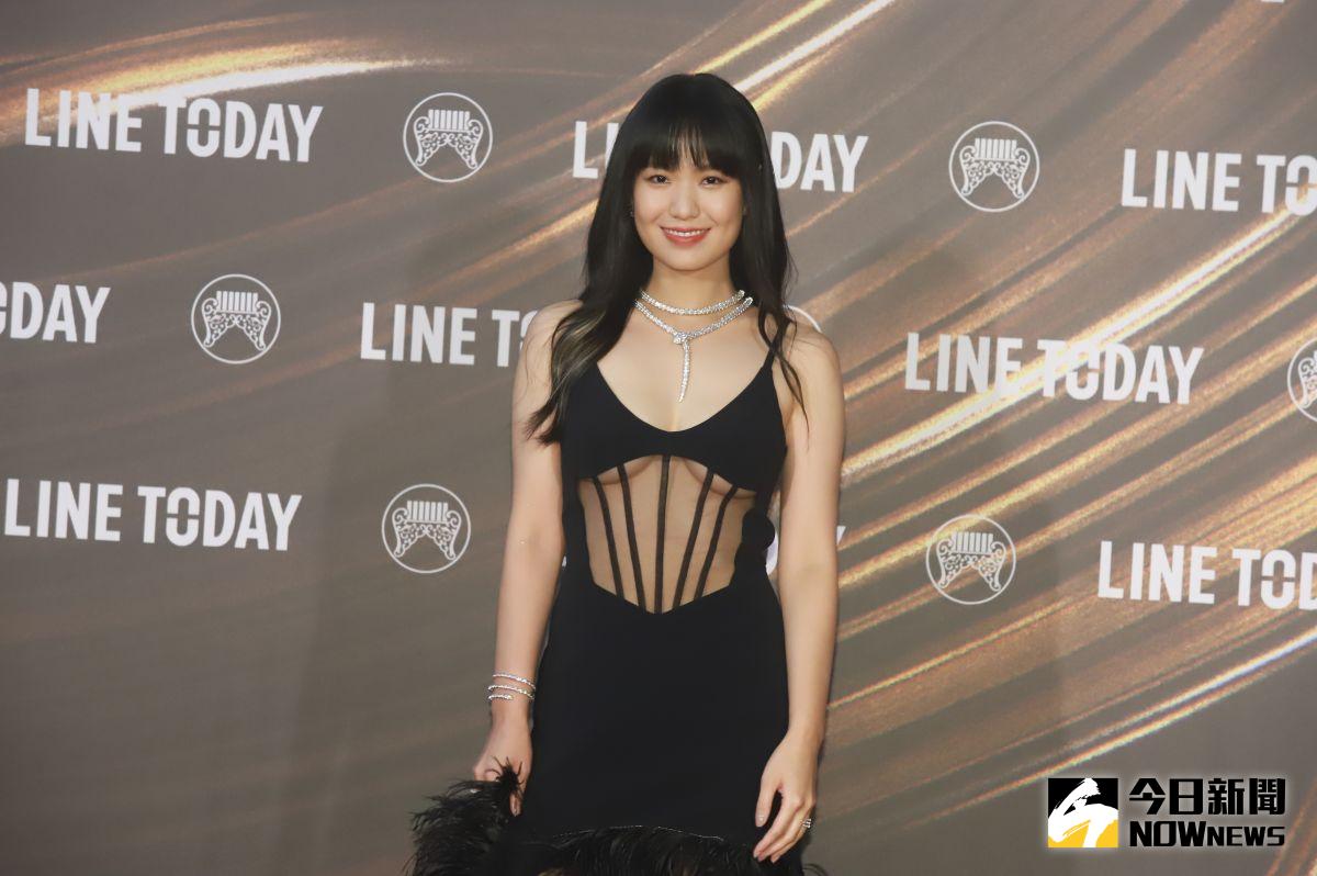  ▲孫盛希在金曲紅毯上展現好身材。（圖／NOWnews影像中心）