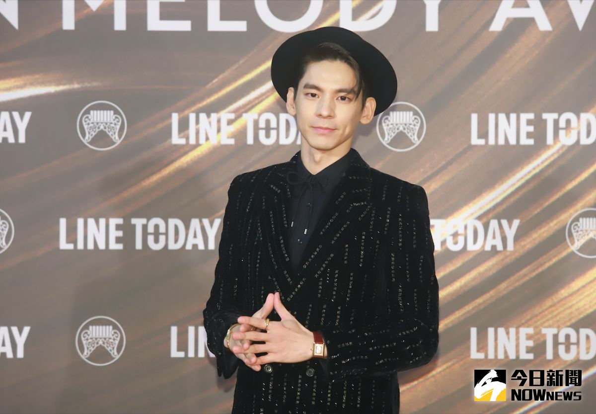 ▲林柏宏突破以往慣例，帥氣走金曲獎紅毯。（圖／NOWnews攝影中心提供）