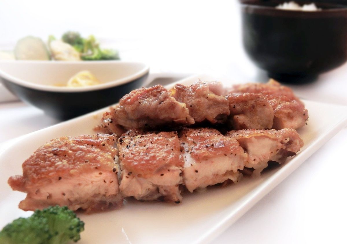 ▲近日有網友在PTT請益大家「煎雞腿排的醃漬配料？」釣出內行分享「1絕搭香料」，大讚好吃又對味！（圖／取自pixabay）