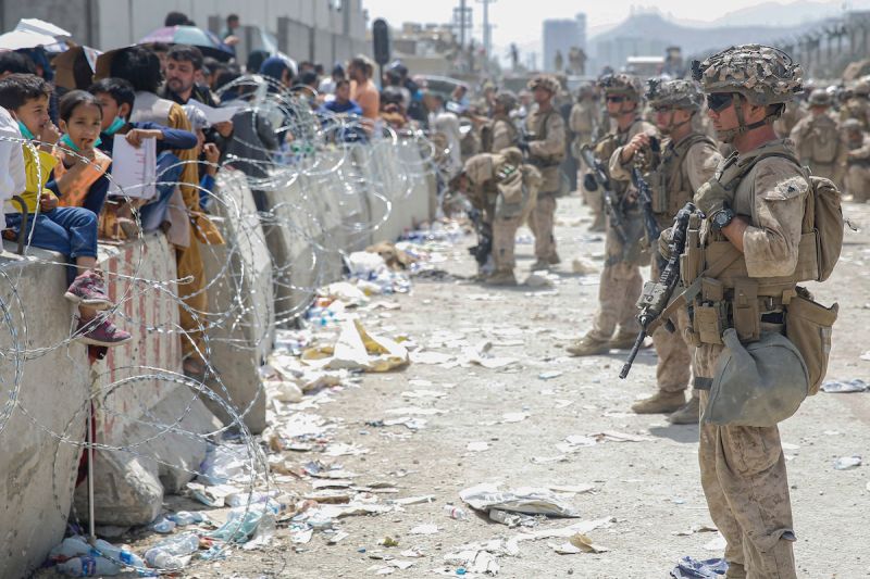 ▲英國國防部22日表示，7名阿富汗人在喀布爾（Kabul）機場外的混亂逃難潮中喪生。資料照。（圖／美聯社／達志影像）