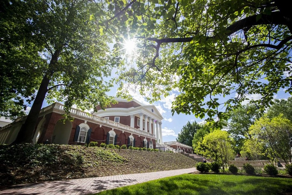 ▲美國維吉尼亞大學有238名學生因違反校內的COVID-19疫苗強制接種政策，而被註銷秋季入學學籍。（圖取自instagram.com/uva）