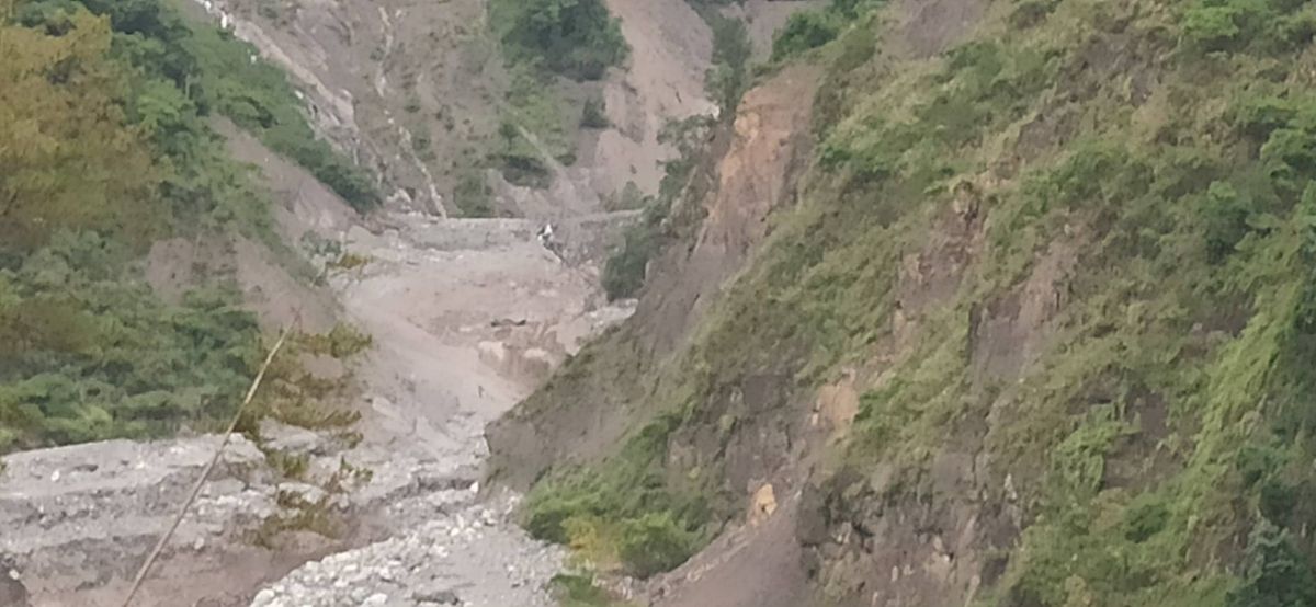 ▲昨（21）日下午玉穗溪再度發生土石流下衝狀況。（圖／翻攝畫面）