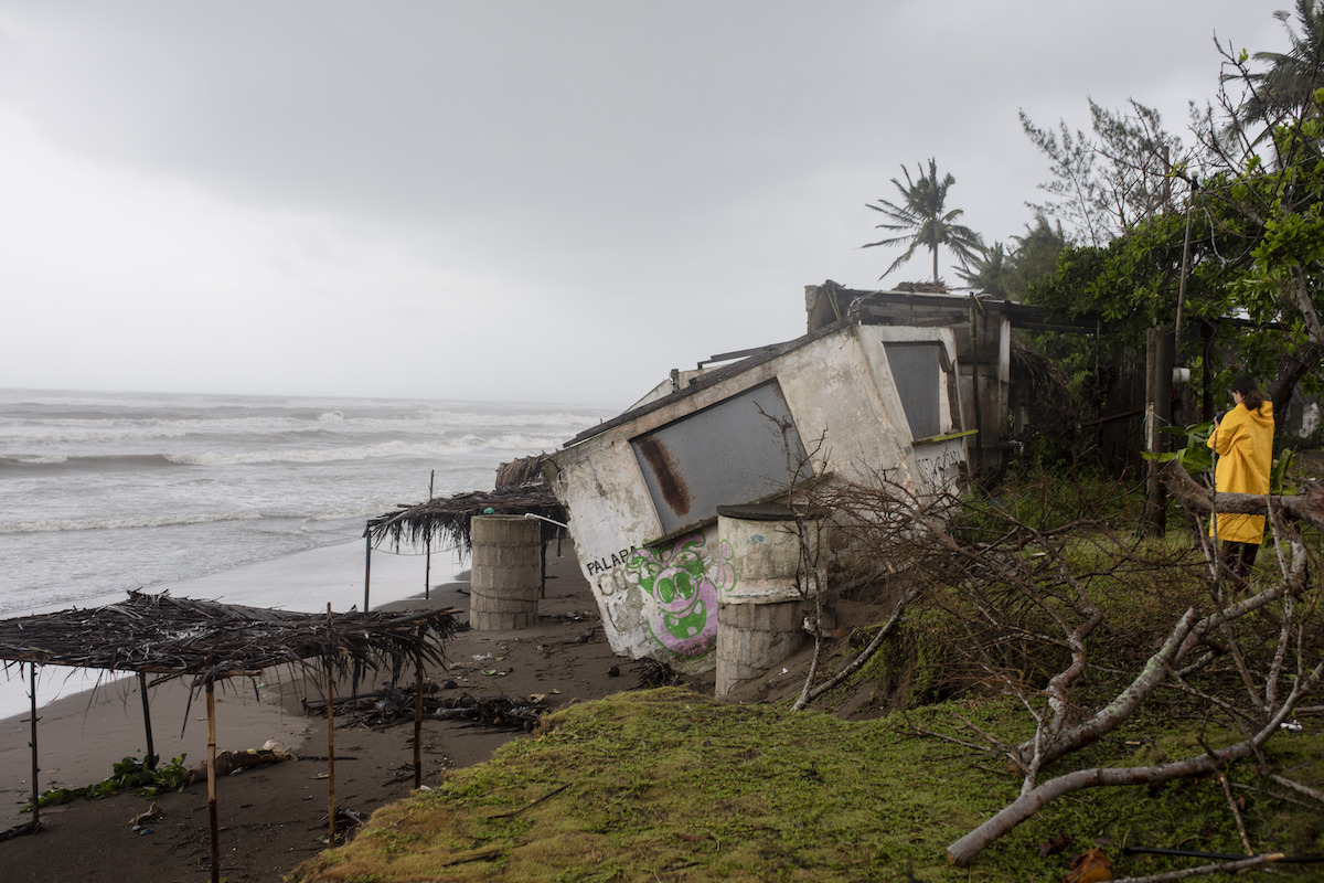 ▲颶風葛瑞斯21日侵襲墨西哥東部，造成至少8人喪生，並引發洪水、中斷電力並損壞房屋。（圖／美聯社／達志影像）