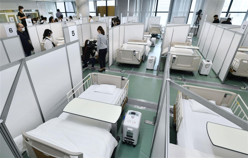 ▲日本連日確診COVID-19病例突破2萬5000例，醫療系統面臨極嚴峻的狀況，東京成立的氧氣站23日啟用。（圖／翻攝自共同社）