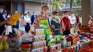 普渡必須在室外祭拜,不可於室內進行(圖/翻攝AIT臉書) ▲普渡必須在室外祭拜,不可於室內進行(圖/翻攝AIT臉書)
