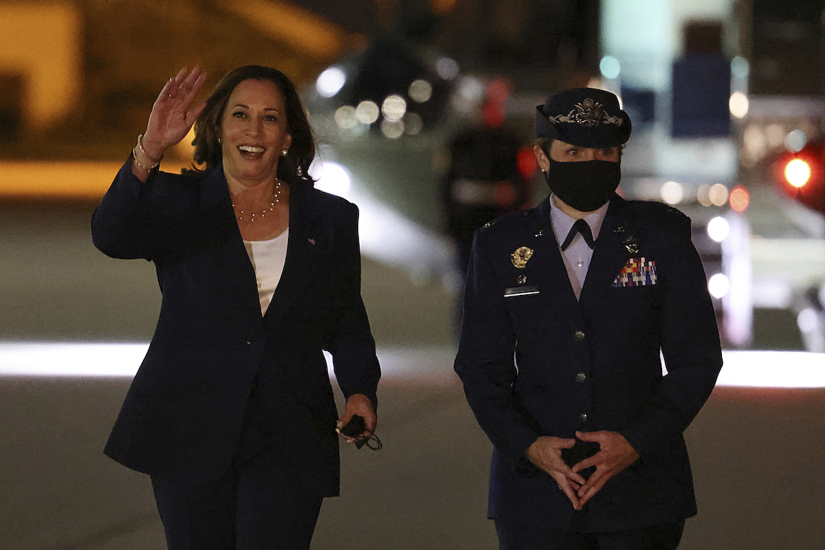 ▲美國副總統賀錦麗展開亞洲訪問行程，在美國混亂撤出阿富汗、塔利班接掌阿國政權之後，賀錦麗此行將再次保證美國對亞洲承諾。（圖／美聯社／達志影像）