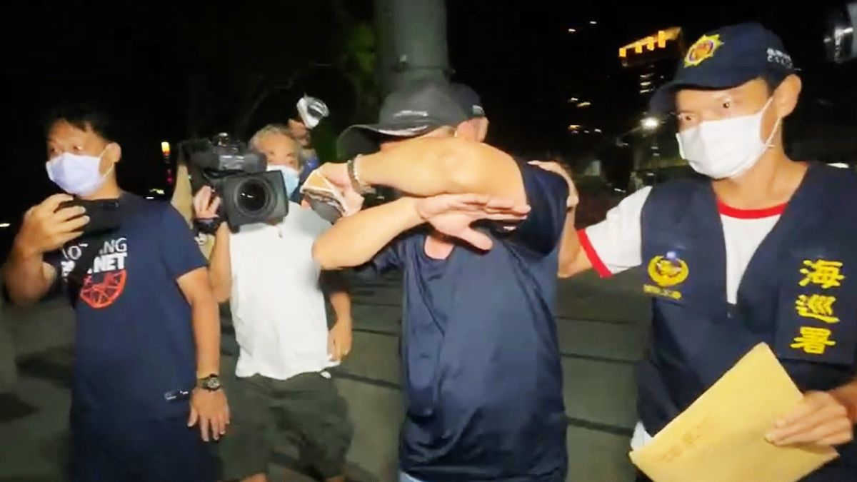 ▲走私154隻貓的漁船船長林姓男子，今晚移送高雄地檢署複訊後，檢方諭令船長6萬元交保。(圖／記者郭俊暉攝，2021.08.22）