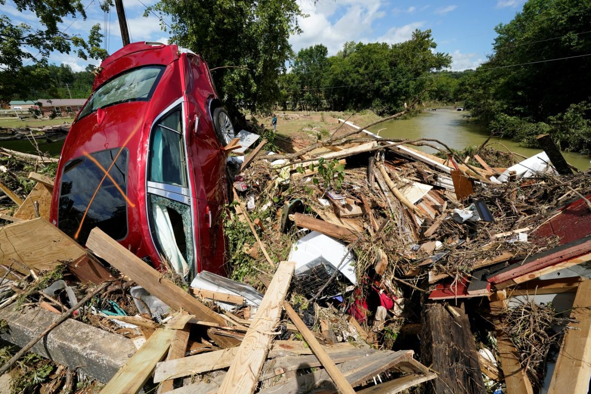 ▲美國田納西州中部22日降下創紀錄的豪大雨引發洪患，至少10人死亡及數十人失蹤，目前搜救人員正全力搜尋失蹤者的下落。（圖／美聯社／達志影像）