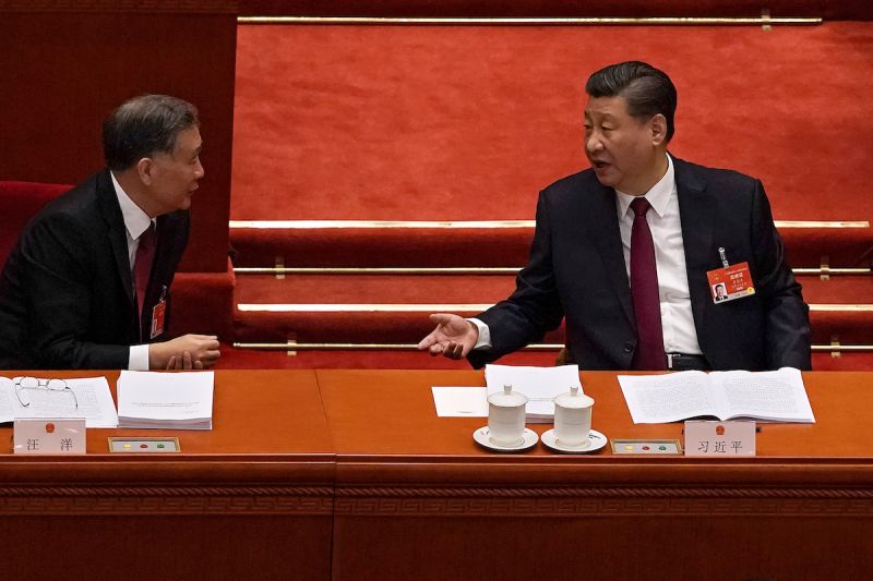 ▲北戴河會議之後，傳出中國政協主席汪洋（左）很可能是習近平（右）的接班人。（圖／美聯社／達志影像）