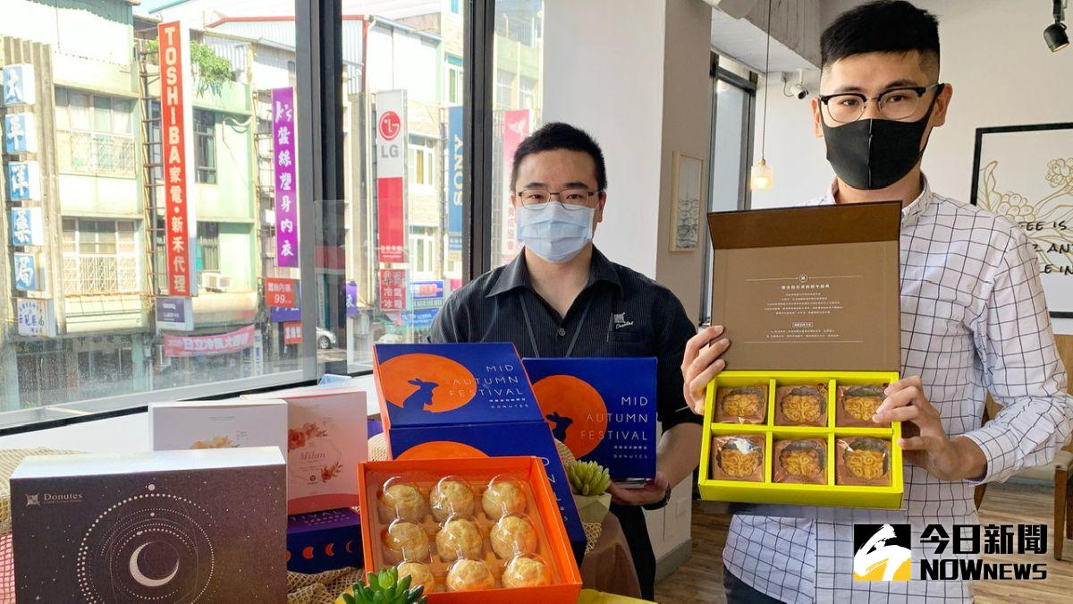 ▲「多那之咖啡蛋糕烘焙」推出高貴不貴的獻禮組合，有商標註冊之金煌酥、鹹甜恰到好處之菠蘿蛋黃酥以及親民蛋黃酥組等。（圖／記者陳美嘉攝，2021.08.23）