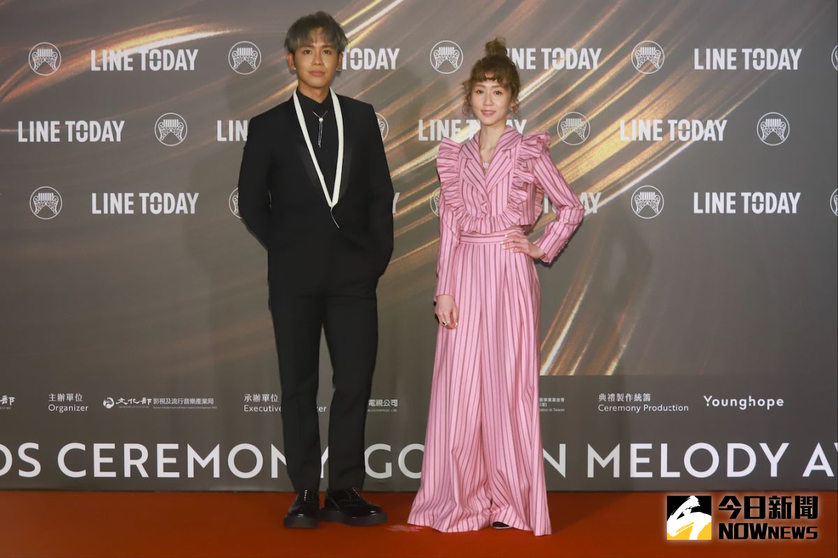 ▲鼓鼓（左）擔任第32屆金曲獎紅毯主持人之一，表現獲得網友一片好評。（圖／NOWnews資料照）