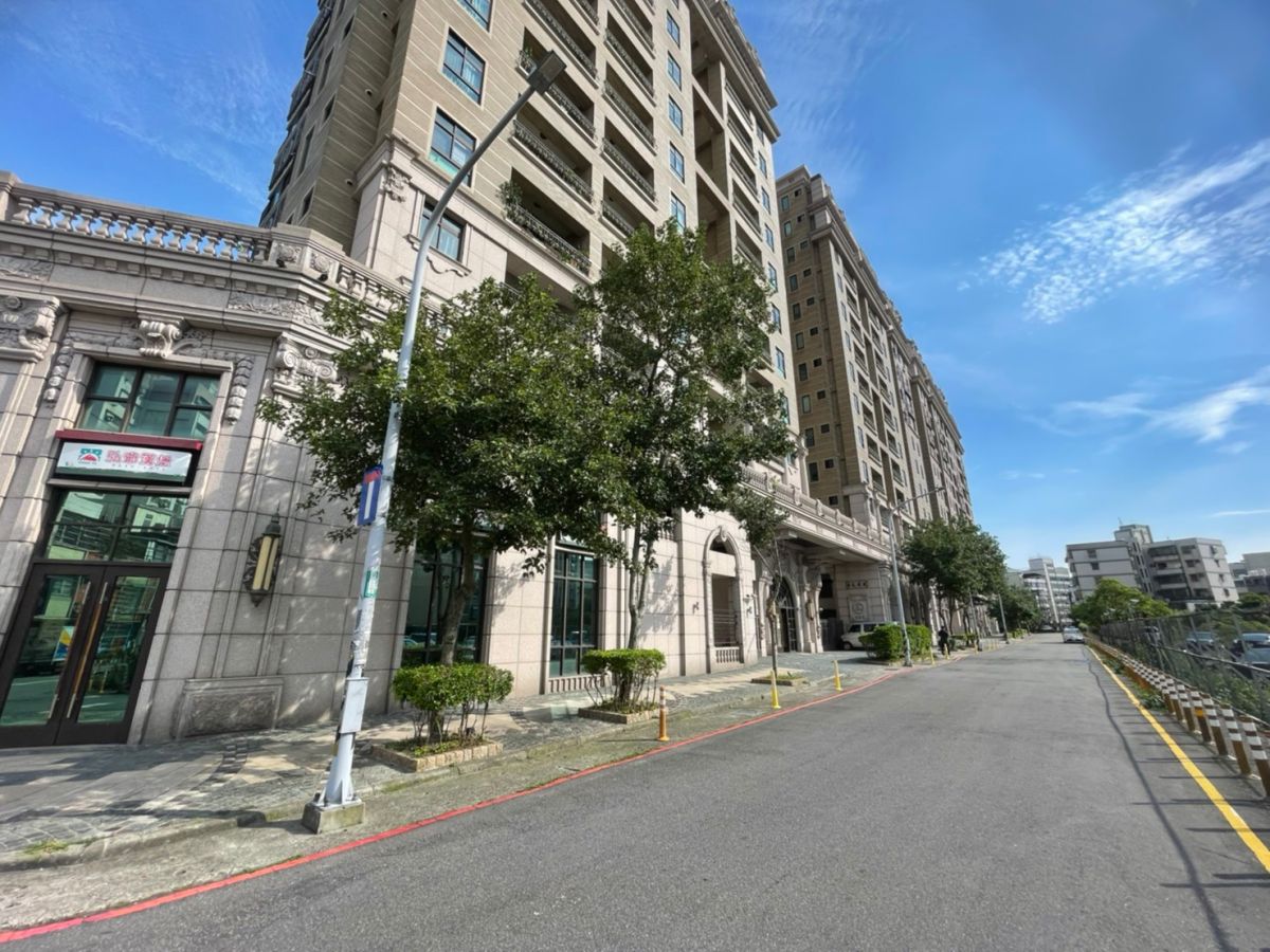 ▲龍壽商圈中的龍泉一街因近未來車站桃園醫院站近，因此指名度高。（圖／NOWnews資料照片）