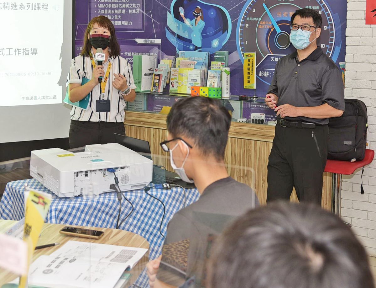 ▲勞動部勞動力發展署高屏澎東分署人才資源發展中心舉辦管理人才職能精進課程，以協助新科主管提升管理技巧。(圖／記者黃守作攝，2021.08.23)