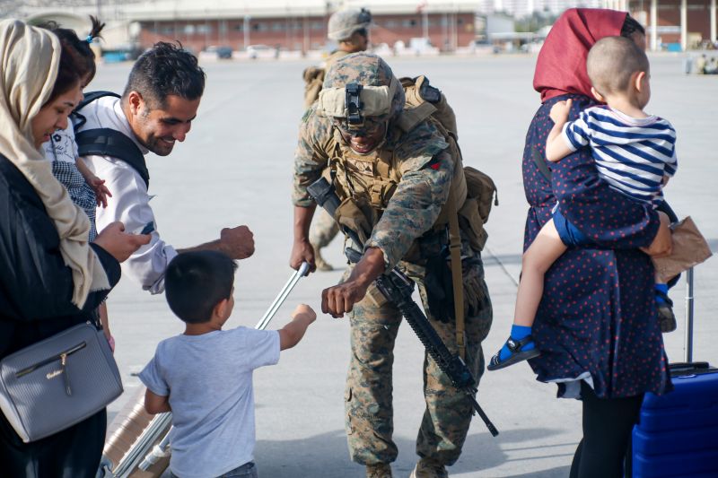 ▲CNN引述3名知情人士報導，美軍8月29日為防阿富汗首都喀布爾機場遭恐怖攻擊而炸毀一輛汽車，中央情報局緊急告知車內恐有兒童，但已來不及。（圖／美國國防部）