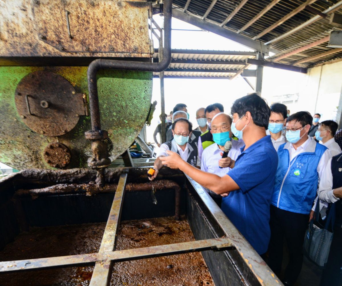 ▲桃園市環保局動員58位稽查人員，查核166家廚餘養豬戶，要求廚餘須高溫蒸煮1小時，違者可罰最高3百萬元罰鍰。（圖／桃園市環保局提供）