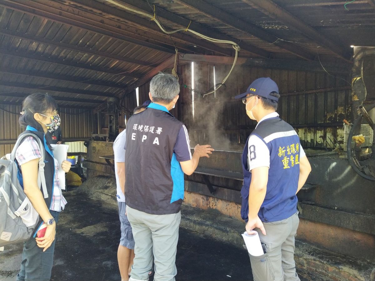 ▲環保局督促養豬的業者，務必落實廚餘以高溫（90°C）蒸煮至少一小時以上的防疫措施，並拒收來路不明的肉品，以杜絕廚餘之染疫風險。（圖／新北市政府環保局提供）