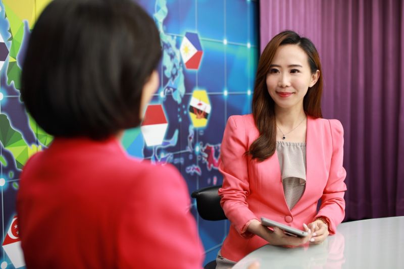 ▲▼葉思敏除了主持,也兼製作人角色。(圖/寰宇新聞台提供)