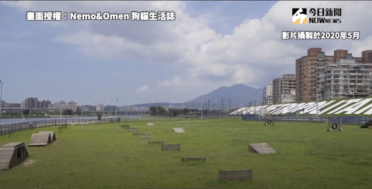 ▲讓毛孩能釋放動力的寵物公園，是飼主陪伴牠們的好選擇。（圖／Nemo&Omen 狗貓生活誌   授權）