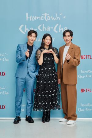 ▲金宣虎(左起)、申敏兒、李相二出席記者會。(圖/Netflix) ▲金宣虎(左起)、申敏兒、李相二出席記者會。(圖/Netflix)