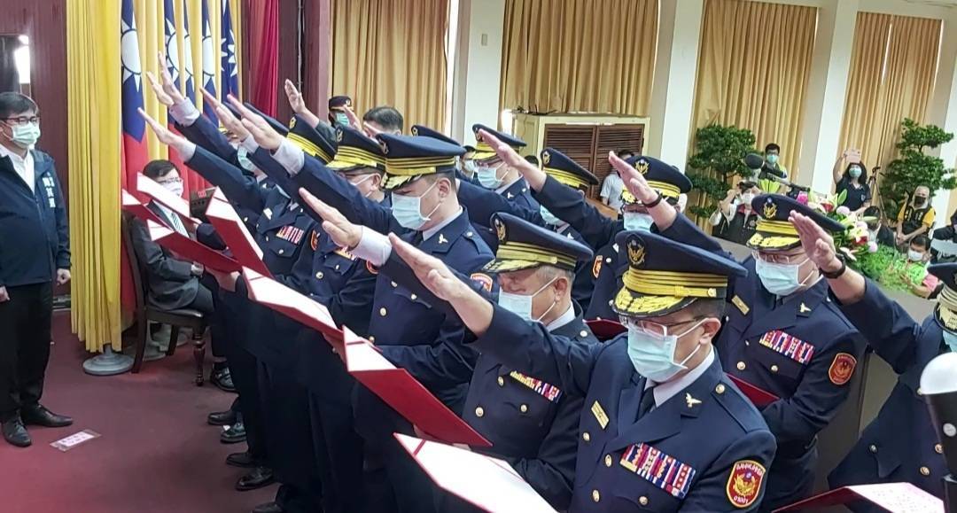 ▲高雄市警局今天舉行卸、新任分局長和刑大大隊長聯合交接典禮。（圖／高市警局提供）