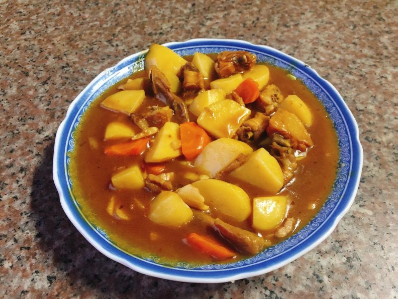 ▲咖哩香氣獨特,讓不少老饕深深著迷,而配著濃郁的咖哩醬,容易讓人不小心就多吃了好幾碗白飯。(圖/NOWnews資料照)