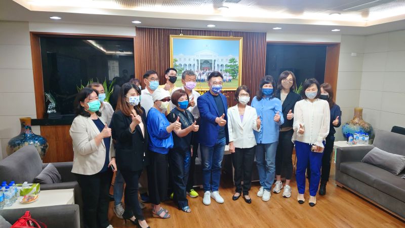 ▲國民黨主席江啟臣今(25)日上午到高雄拜會議長曾麗燕和國民黨黨團。(圖/記者鄭婷襄攝,2021.08.25)