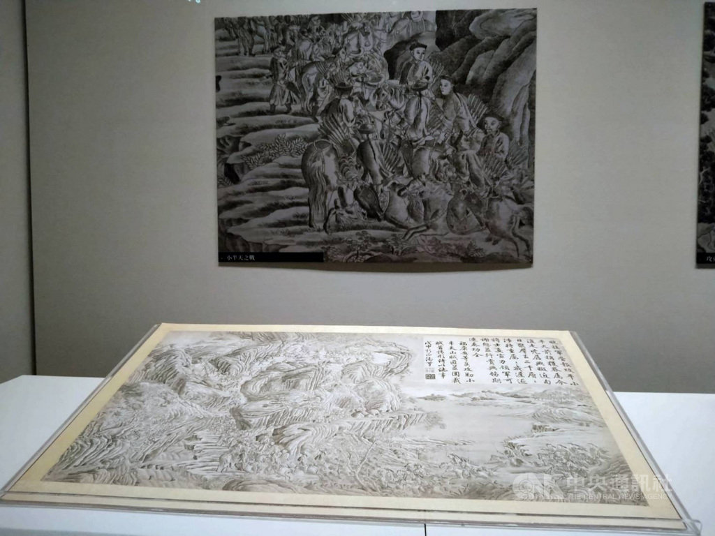▲國立故宮博物院南部院區目前展出「遠方的戰爭－清宮銅版戰圖特展」第一檔，其中「平定台灣得勝圖－小半天之戰圖」，描述18世紀福康安領清軍對戰林爽文部眾，為台灣重要歷史。（圖/中央社）