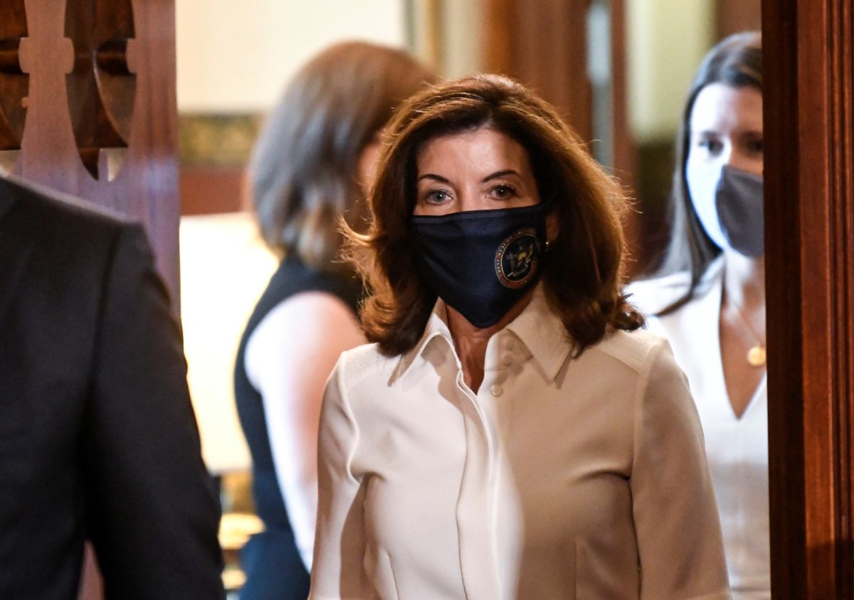 ▲紐約新任州長霍楚上任後，修改前任州長古莫對新冠肺炎死亡人數的認定標準，結果發現數據暴增約1萬2千例。（圖／美聯社／達志影像）