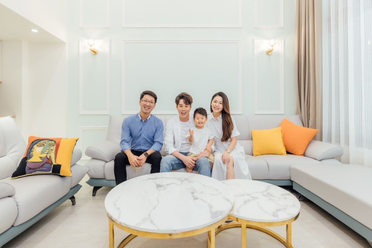 ▲歐德設計師李定宸(左)用綠建材為藝人吳東諺、小肚臍、白家綺打造七口之家幸福大窩。（圖／資料照片）