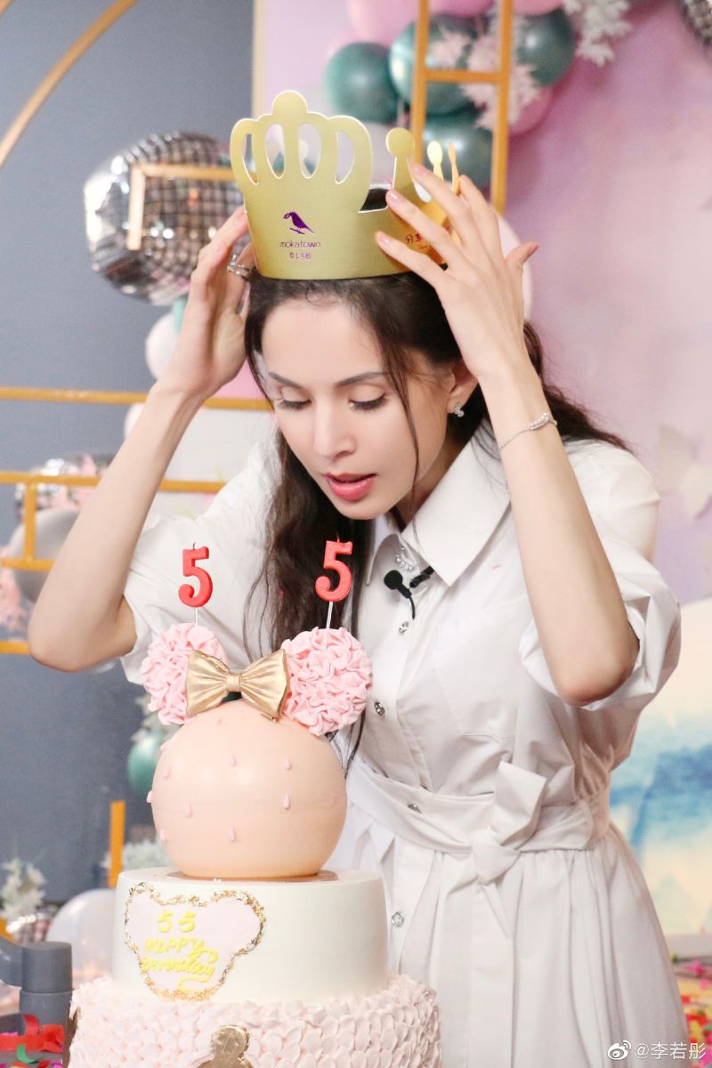 ▲李若彤凍齡美貌曝光。(圖/翻攝李若彤微博)