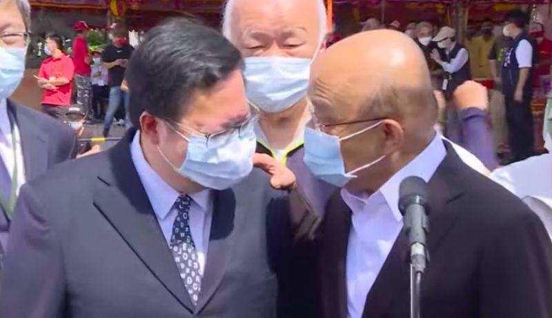▲內閣改傳傳言再起,行政院長蘇貞昌(中)首度與桃園市長鄭文燦(左)同台。(圖/翻攝自政院直播)