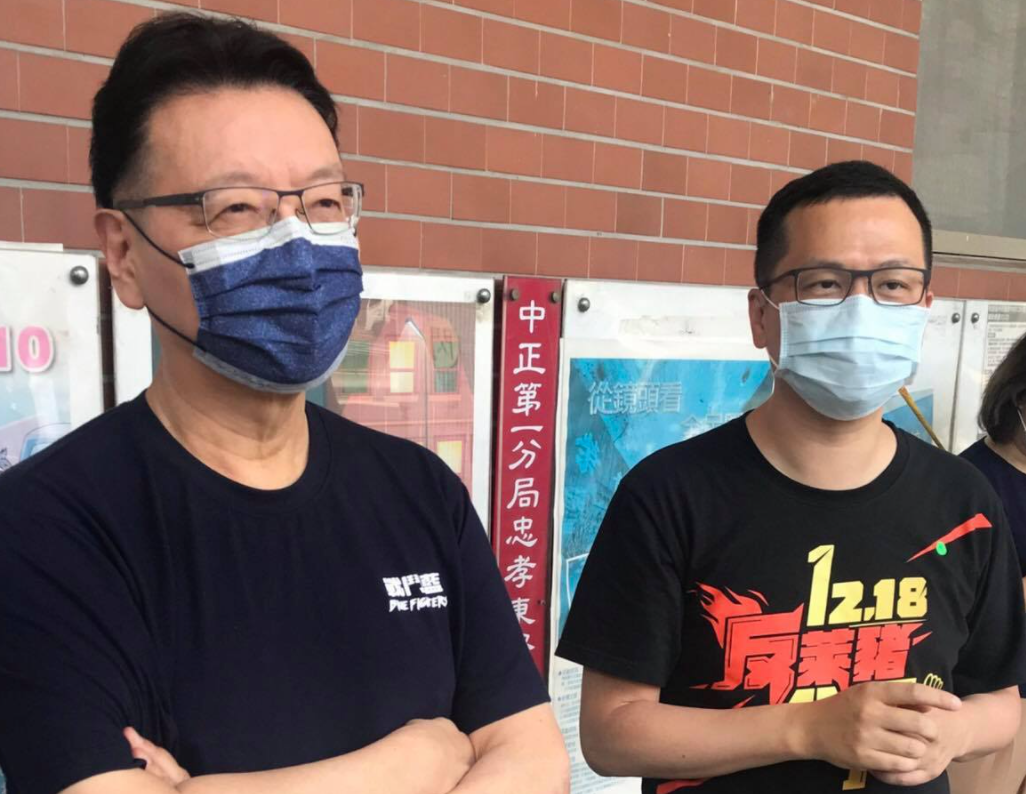 ▲中廣董事長趙少康（左）今陪同國民黨革實院長羅智強（右）赴警局自首，並檢舉總統座車才是防疫破口。（圖／取自羅智強臉書）