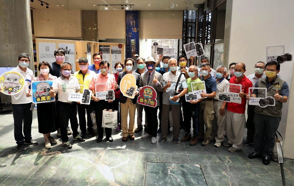 ▲客委會客發中心27日在六堆園區開展儀式，也特別設計讓與會者化身攝影家，希望鼓勵大家一起持續用心記錄六堆客庄的歷史文化。（圖／六堆客家文化園區提供, 2021.08.27）