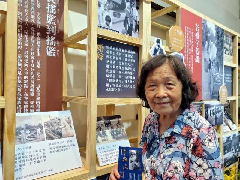 ▲六堆客家影像紀錄作品規劃女性作品,有從「搖籃到搖籃」、「若姐仔蓋靚」、「庄頭庄尾」,展現六堆客庄常民生活特色。(圖/六堆客家文化園區,