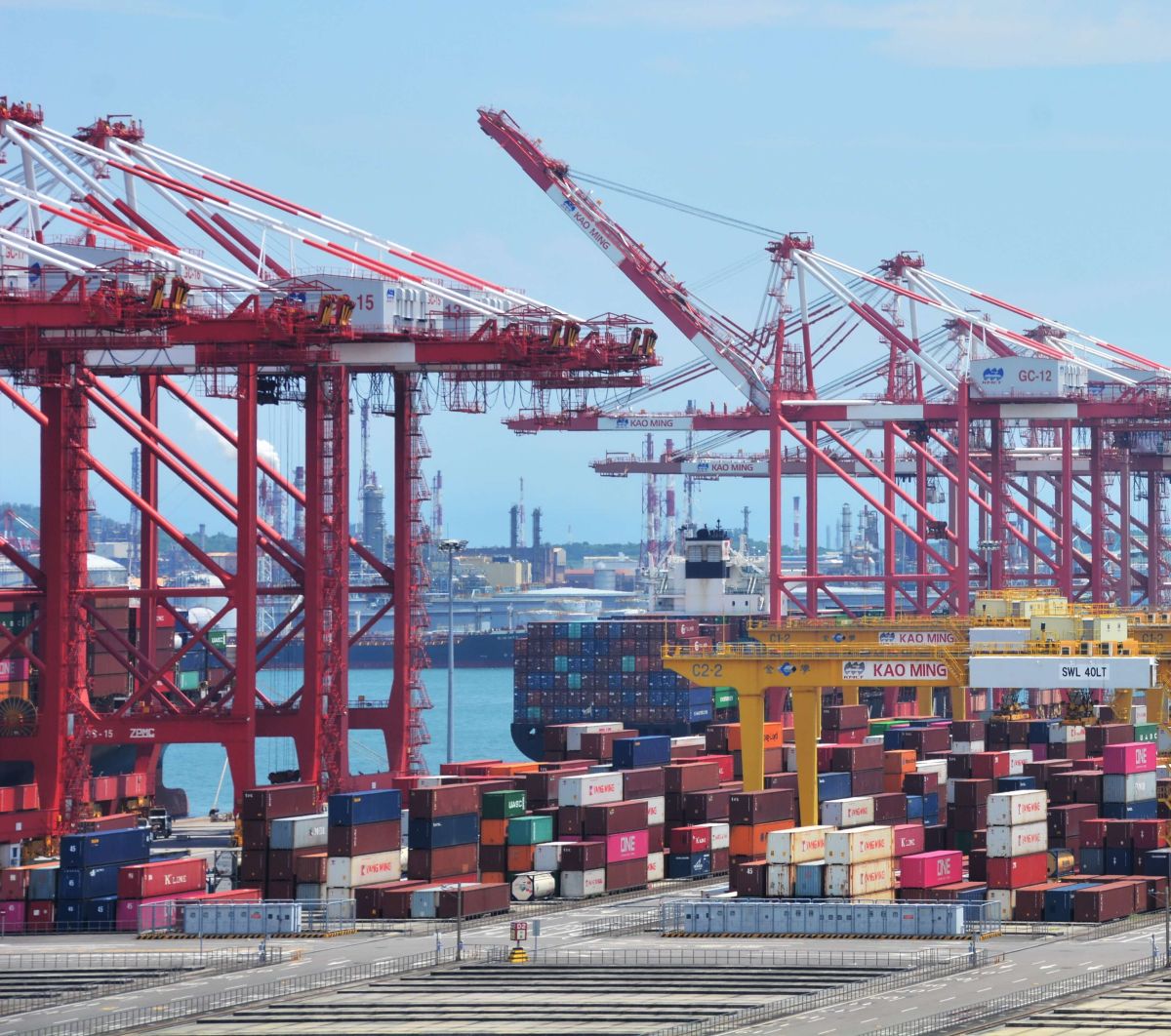 ▲由於國內出口持續擴張，主計總處表示，全年經濟成長率有機會向上挑戰6%大關。(圖／NOWnews資料照，記者黃守作攝)