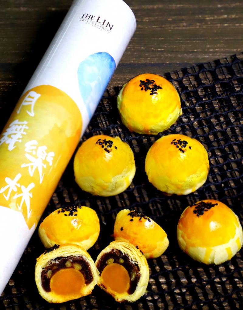 ▲林酒店蛋黃酥連續五年獲得最受歡迎月餅禮盒殊榮，無論口味包裝都顯質感。（圖／業者提供）