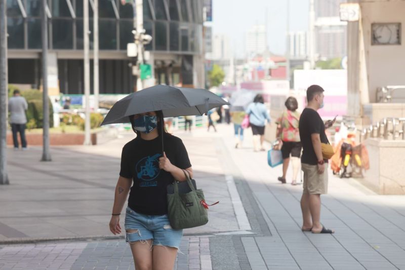 ▲中央氣象局發布高溫特報，花蓮縣、台東縣要慎防高溫。（圖／NOWnews資料照片）