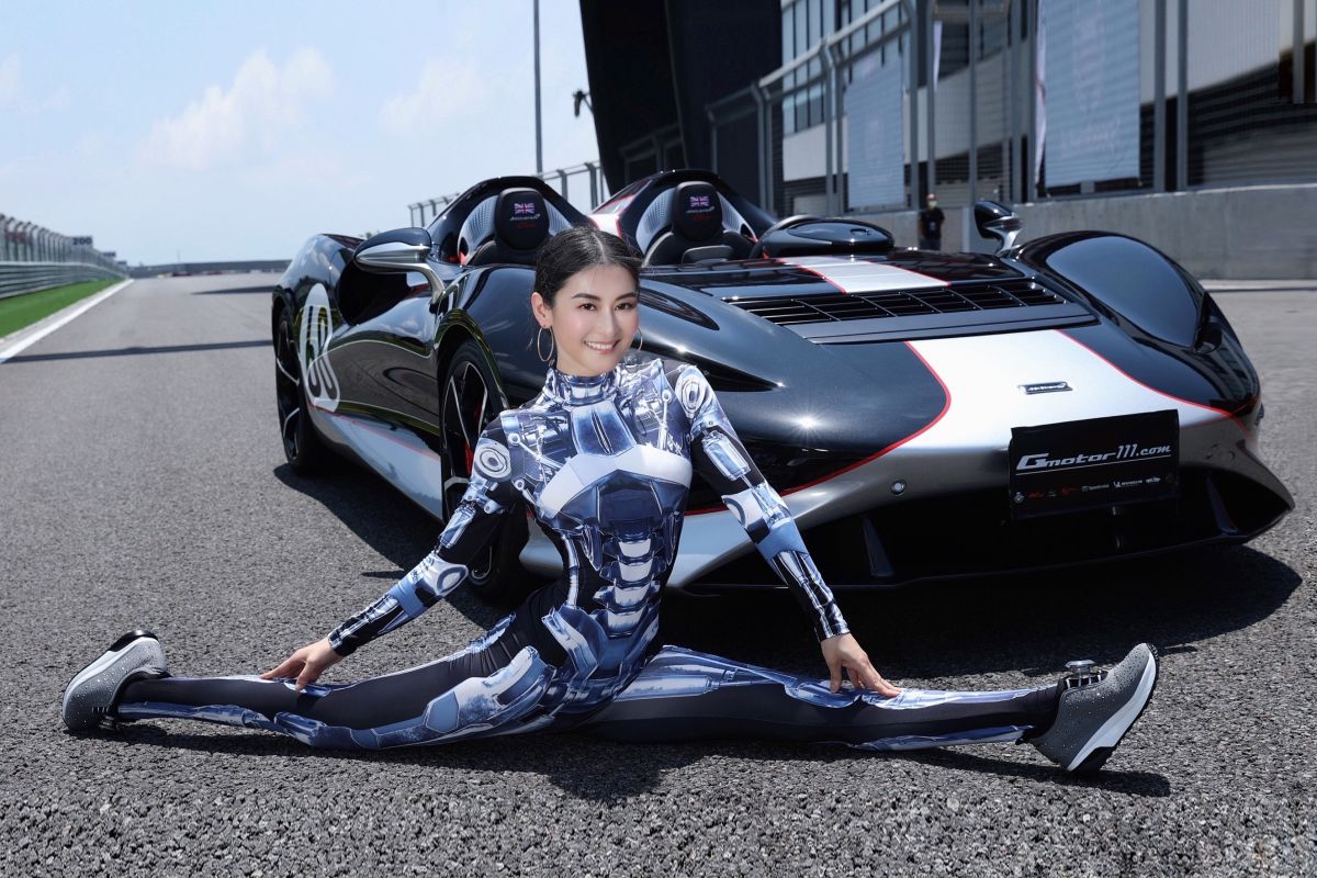 ▲夏米雅有著傲人螞蟻腰。（圖／固力狗娛樂提供）