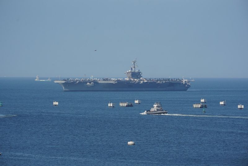 牽制中國　美航艦卡爾文森號睽違18年泊靠橫須賀
