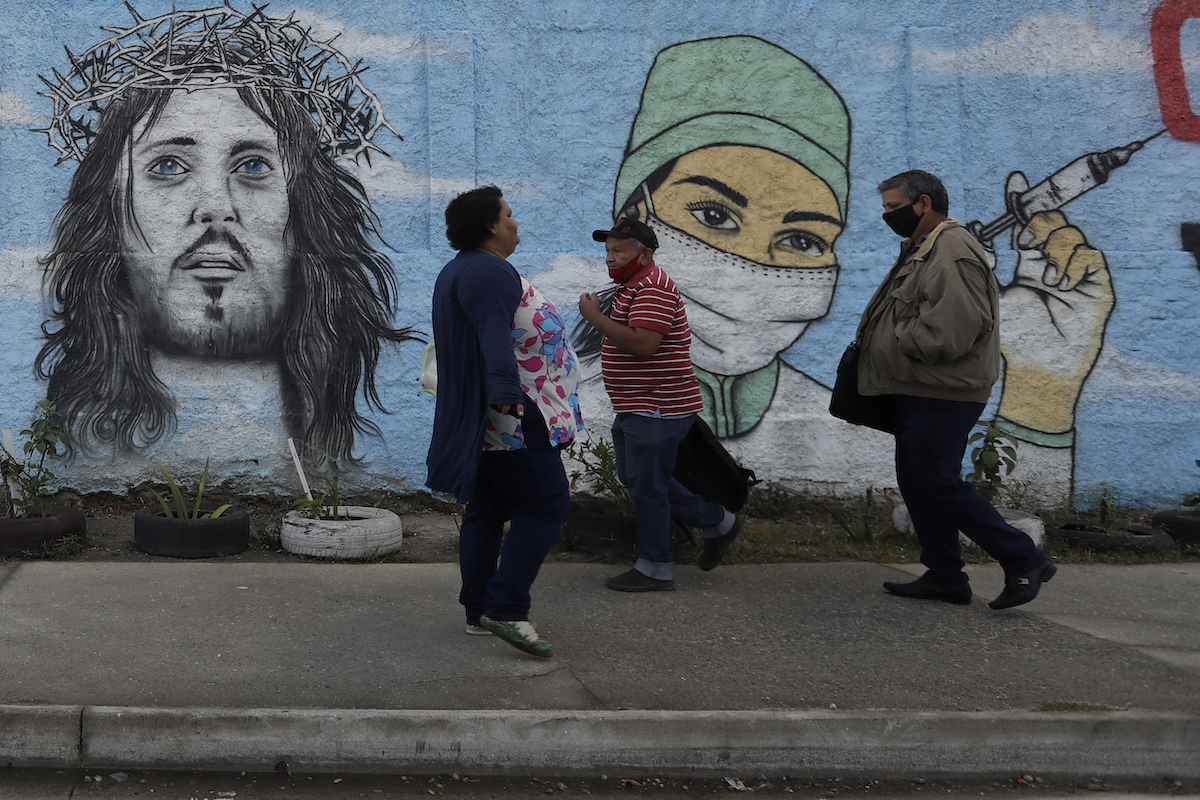 ▲巴西衛生部今天通報，過去24小時新增537人確診感染COVID-19不治。（圖／美聯社／達志影像）