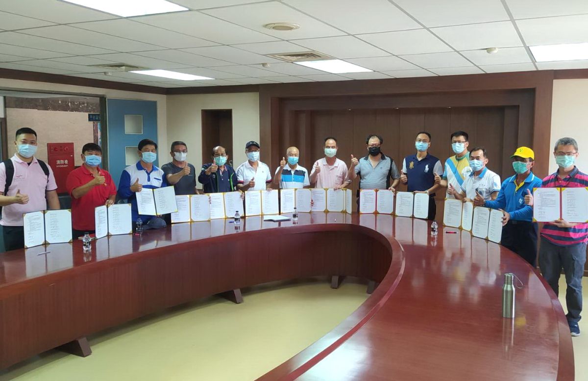 ▲交通部航港局南部航務中心舉辦東港小琉球航線載客船舶業者簽署互助協議書活動，以保障旅客乘船安全。(圖／記者黃守作攝) 
