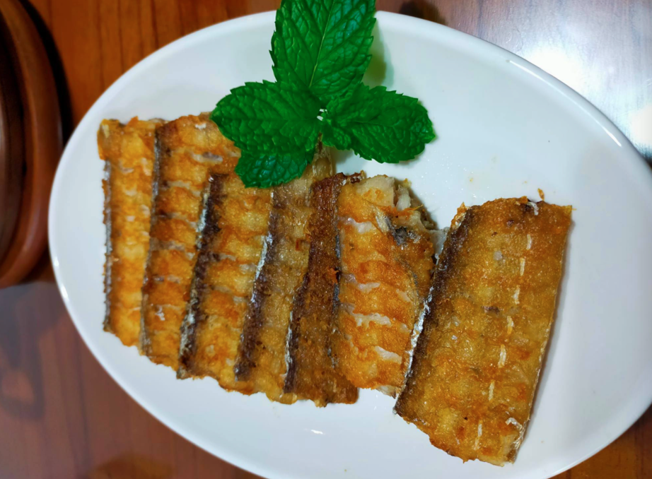 ▲乾煎白帶魚怎煎不失敗？有婆媽揭4撇步，直呼「絕不破皮」。（圖／翻攝自《家常菜》）