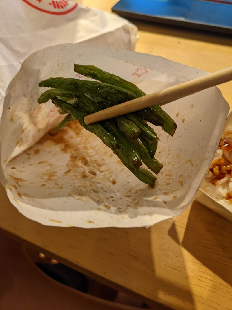 ▲網友分享一份30元四季豆的份量,大約只有10條左右。(圖/翻攝自臉書社團「爆怨2公社」)