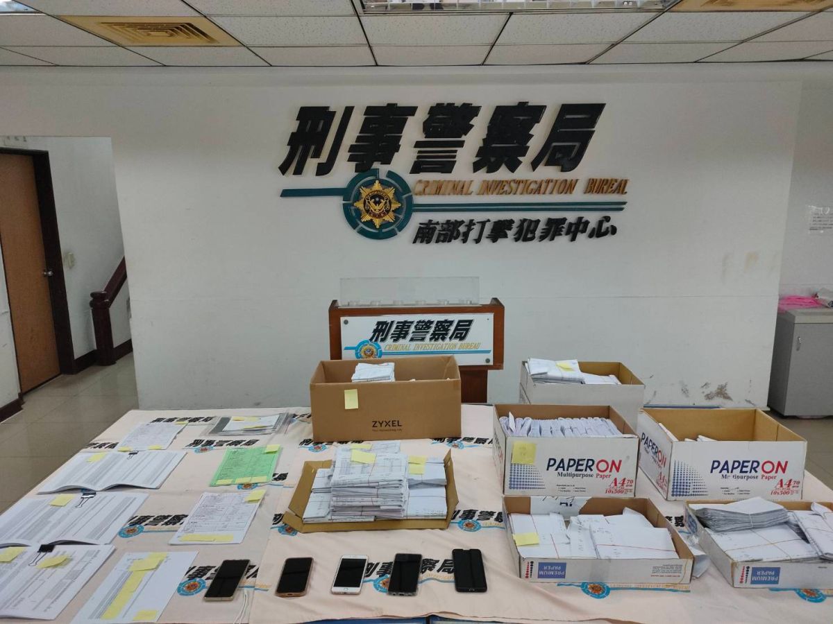 ▲檢警查獲大批證物（圖／翻攝畫面）