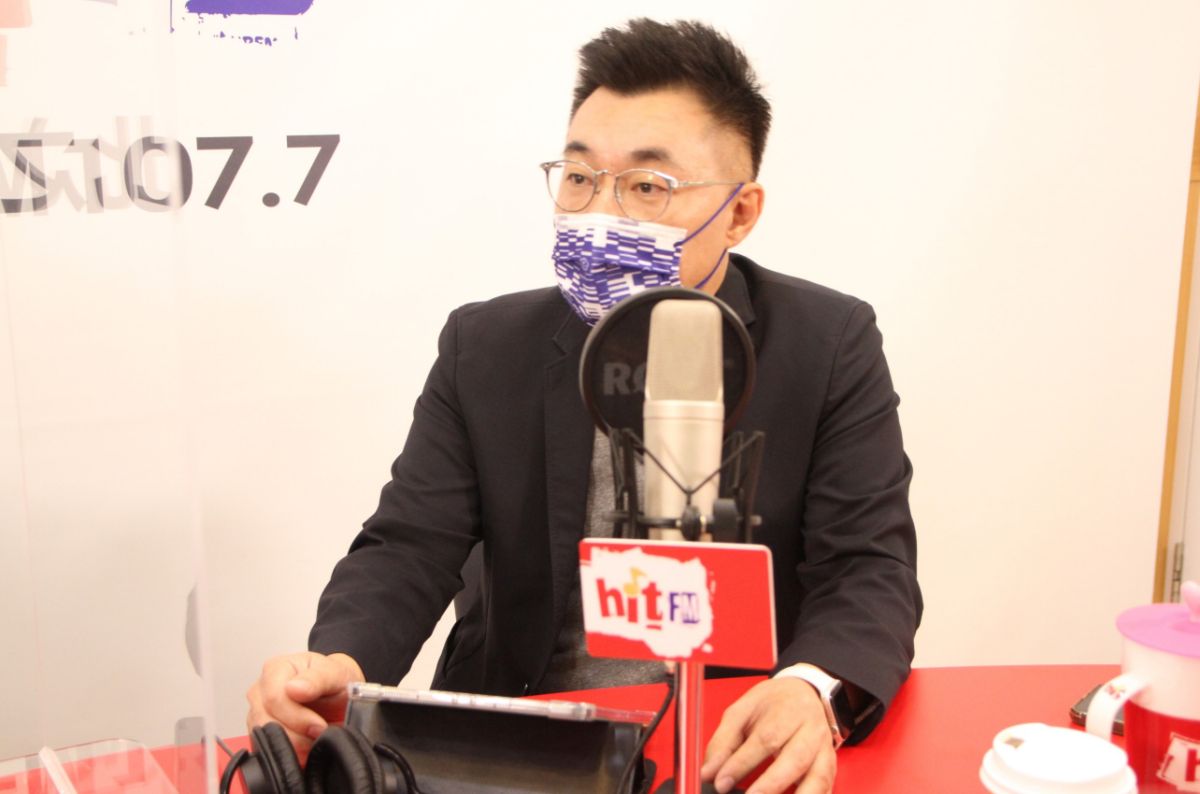 ▲國民黨主席江啟臣接受廣播專訪時說，總統蔡英文民調上升是用人命換來的。（圖／Hit FM提供）