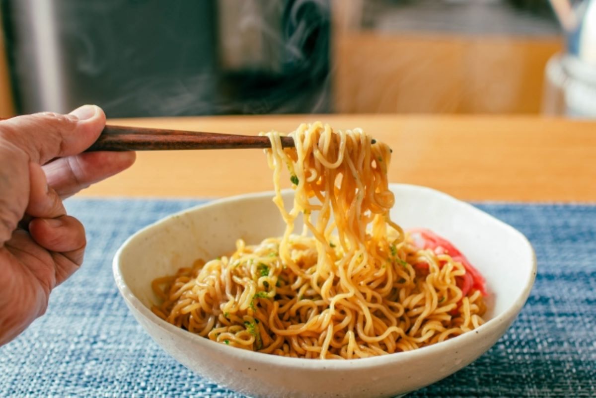 ▲原PO分享印尼泡麵好吃的祕訣，就是必須加入洋蔥跟紅蘿蔔。（示意圖／翻攝photoAC）