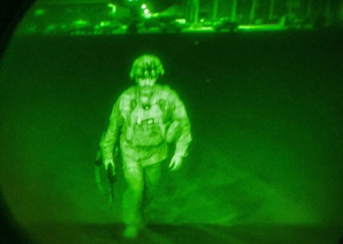 ▲美國2001年911恐攻後揮軍阿富汗，而這場歷時20年的戰爭，今天在美國地面部隊指揮官和華府駐阿國大使成最後兩名登上撤員飛機的人後，劃下句點。（圖／美聯社／達志影像）