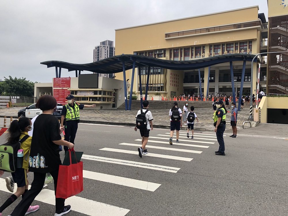 ▲今（1）日為教育部公告全國高級中等以下學校、幼兒園復課首日，全台近400萬師生重返校園（示意圖／NOWnews資料照）