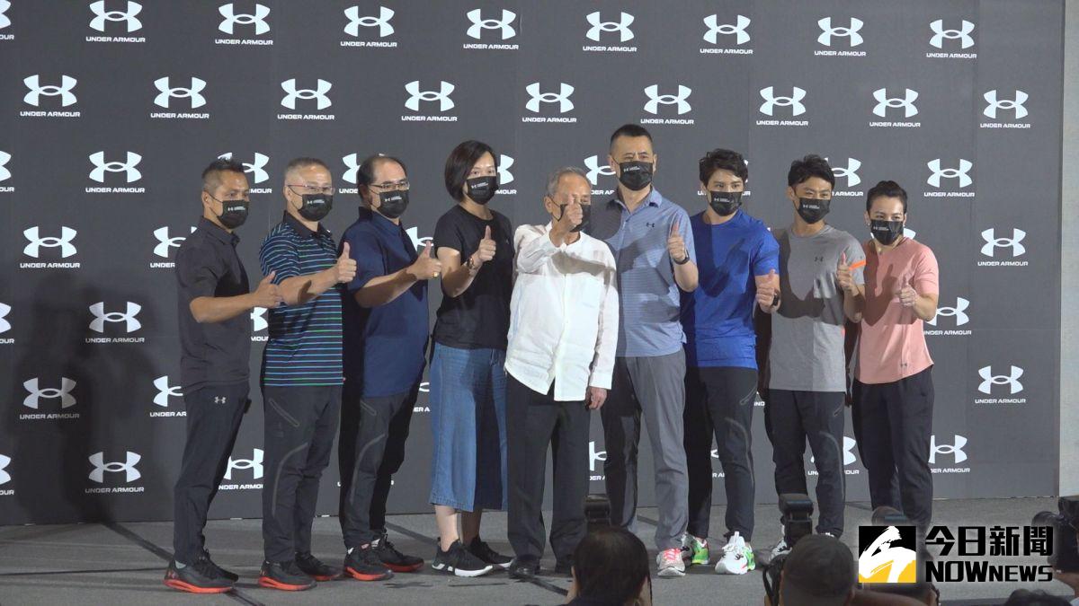 ▲郭婞淳、楊勇緯、陳念琴攜手UA捐贈百萬運動發展基金。（圖／王嘉鴻攝 ,2021.08.31）